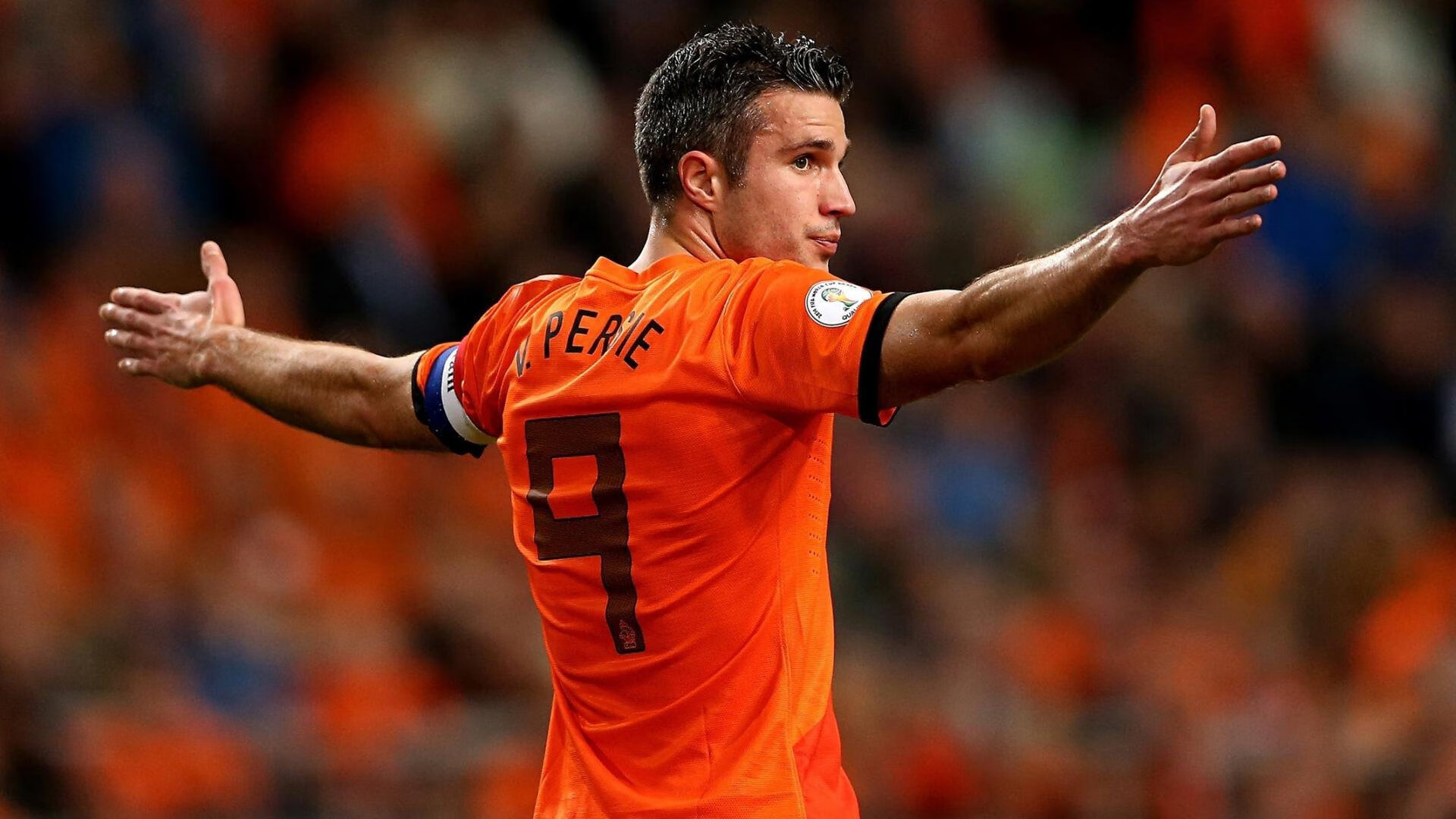 西甲中锋连续破门，助球队稳坐榜首，西甲最佳中卫